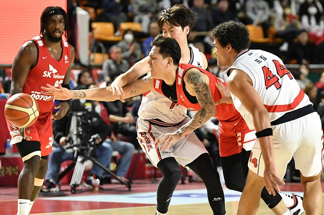 SK ؿ( 2°) 7  лü  2022~2023 SKT ̴ γ ⿡   հ ϰ ִ. /=KBL 