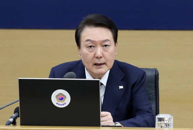 연봉 10억' 공무원?…尹대통령, 철밥통·월급체계 다 부순다 - 머니투데이 연봉 10억' 공무원?…尹대통령, 철밥통·월급체계 다 부순다 - 머니투데이