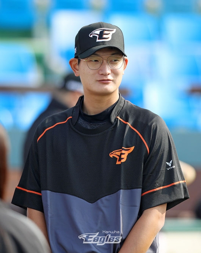 코치·팬 비난' 김서현, 데뷔도 하기 전에 징계받은 특급 신인 - 머니투데이