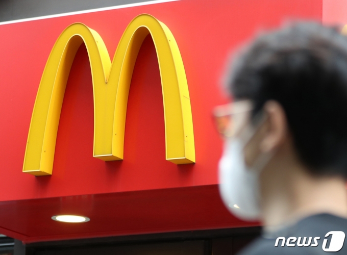 햄버거 프랜차이즈, '부르는 값'에 못 팔았다...5000억 맥도날드는? - 머니투데이 햄버거 프랜차이즈, '부르는 값'에 못 팔았다...5000억 맥도날드는? - 머니투데이