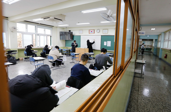 월급 168만원' 알고는 있었지만…MZ, 공무원 외면하는 진짜 이유 - 머니투데이 월급 168만원' 알고는 있었지만…Mz, 공무원 외면하는 진짜 이유 - 머니투데이