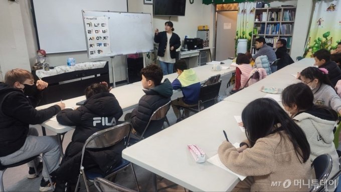 재한 고려인 학생들이 지난 16일 오후 광주 광산구 월곡동 고려인마을 청소년문화센터에서 한국어 수업을 듣고 있다. /사진=정세진 기자