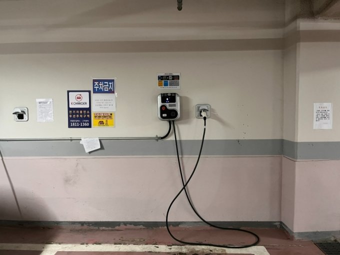 서울 마포구 소재 아파트 지하주차장에 설치된 전기차 충전 시설./사진=독자 제공