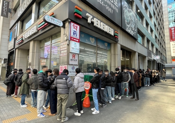 편의점에 등장한 '오픈런'…이 위스키 30분만에 '완판' - 머니투데이 편의점에 등장한 '오픈런'…이 위스키 30분만에 '완판' - 머니투데이