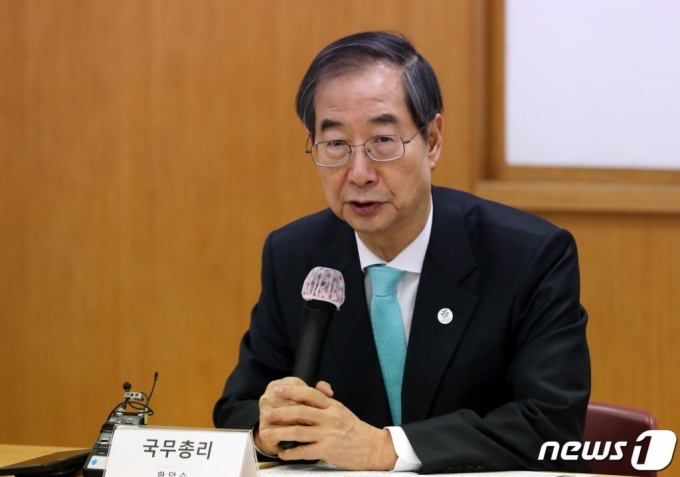(세종=뉴스1) 김기남 기자 = 한덕수 국무총리가 22일 오후 대전시 유성구 한남대 대덕밸리 캠퍼스를 방문해 벤처·창업기업 규제혁신 현장 간담회를 하고 있다. 2023.2.22/뉴스1 Copyright (C) 뉴스1. All rights reserved. 무단 전재 및 재배포 금지.