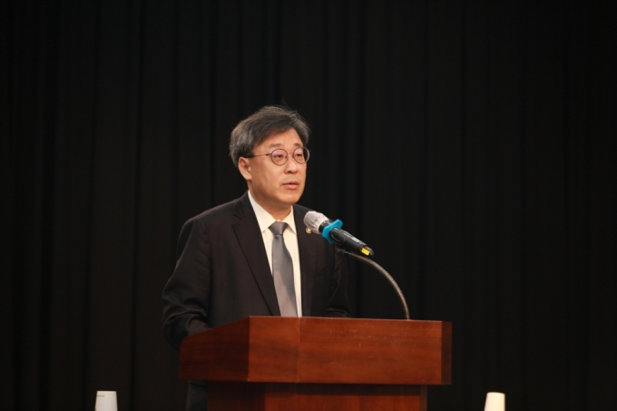 박윤규 과학기술정보통신부 제2차관이 2일 서울 중구 은행회관 국제회의장에서 열린 &#039;통신시장 경쟁 촉진 정책방안&#039; 공개토론회에서 인사말을 하고 있다. /사진=과기정통부