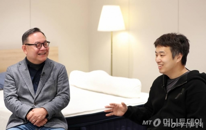 전주훈 삼분의일 대표(오른쪽)와 김홍일 케이유니콘인베스트먼트 대표 /사진=이기범 기자 leekb@