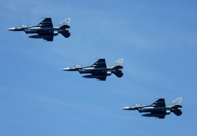 �Ϻ� �װ��������� �̾���� F-2 ������/������=����1