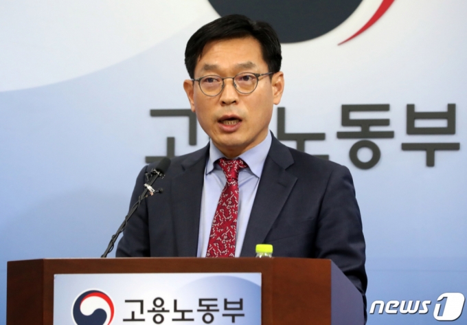  뵿 Ǻ 27  μû翡 SPC׷ 迭   . .ⱸ   ǥϰ ִ. /=1
