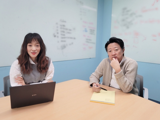 오른쪽부터 인텔리시스 이상구 교수(고문), 박은영 대표 / 사진제공=인텔리시스