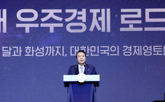 윤석열 대통령이 지난해 11월 서울 서초구 JW메리어트 호텔 서울에서 열린 미래 우주 경제 로드맵 선포식에서 미래 우주경제 로드맵을 발표하고 있다. / 사진=대통령실사진기자단