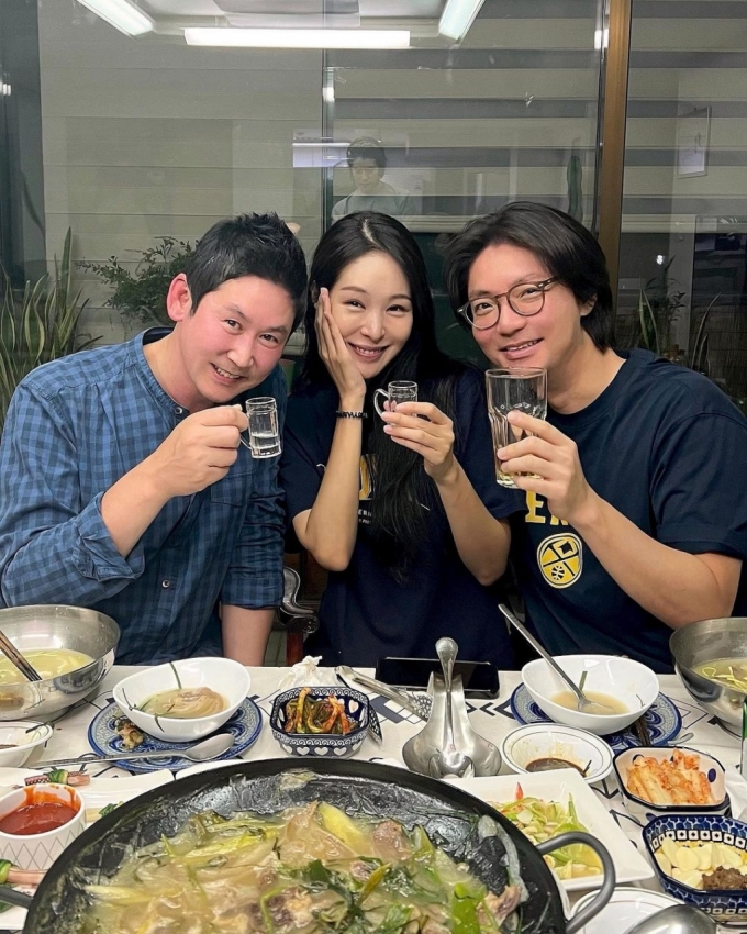 코미디언 김태현(왼쪽), 미자(가운데) 부부와 방송인 신동엽(오른쪽)/사진=미자 인스타그램