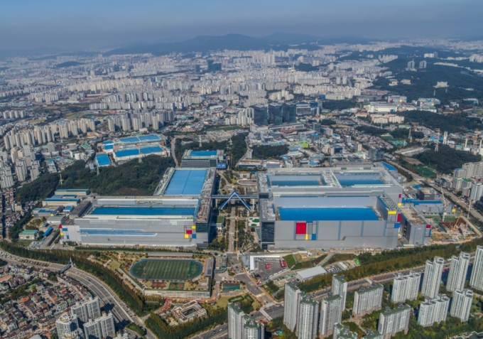 삼성전자가 '국제수자원관리동맹(AWS, Alliance for Water Stewardship)'으로부터 최고 등급인 '플래티넘' 인증을 획득했다. 사진은  삼성전자 화성사업장 전경/사진제공=삼성전자