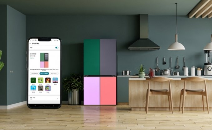 LG전자가 터치만으로 냉장고 색상과 분위기를 바꾸는 ‘무드업 냉장고' 대용량 820리터대 신제품을 출시한다. 고객은 LG 씽큐(LG ThinQ) 앱에서 아티스트 테마를 적용해 공간 분위기를 바꿀 수 있다. /사진제공=LG전자