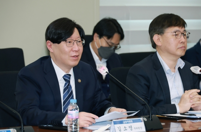 김소영 금융위원회 부위원장이 22일 오전 서울 종로구 정부서울청사에서 개최한 은행권 경영·영업 관행·제도 개선 제4차 실무작업반 회의에서 예금 비교, 추천 혁신금융서비스 및 인터넷전문은행 경쟁력 강화 방안에 대해 논의했다. /사진제공=금융위원회