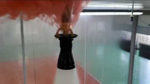 라보머 스프링클러 시제품의 헤드 안으로 연기가 흡입되는 시연 과정의 한 장면 /사진제공=에스피앤이