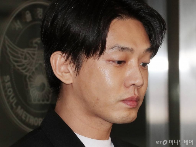 마약류 투약 혐의를 받고 있는 배우 유아인이 27일 오후 서울 마포구 서울경찰청 마약범죄수사대에서 조사를 마친 뒤 취재진 질의에 답하고 있다. 2023.03.27 /사진=김창현 기자 chmt@