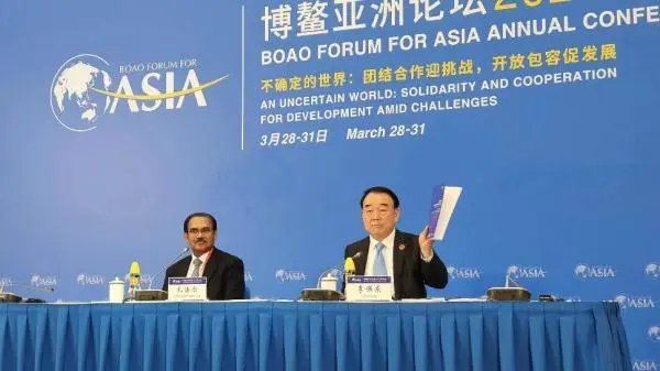 보아오포럼 리바오둥 사무총장이 '2023년 아시아 경제 전망 및 통합 프로세스 보고서'를 발표하고 있다./사진=바이