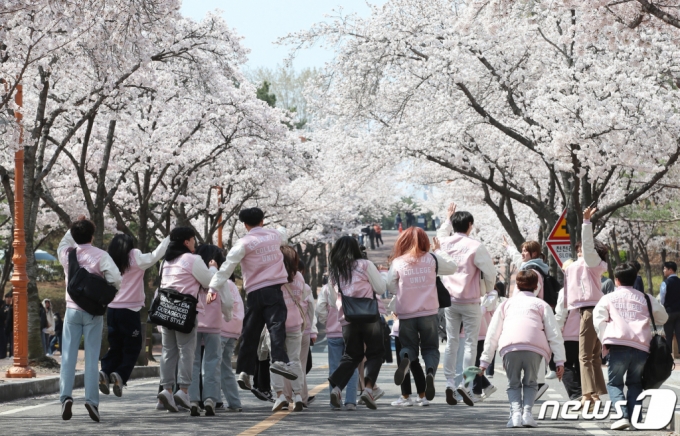 (뱸=1)   = 28 뱸 ޼ ȭ뿡 а ۸   23й  ɱ  ų ޸ ִ. 2023.3.28/1  Copyright (C) 1. All rights reserved.     .