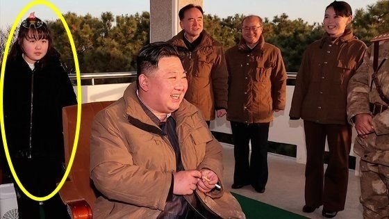   뵿 Ѻ񼭰  16  ׿ ǽ ź̻(ICBM) ȭ-17 ߻縦 Ѻ ִ.  Ѻ ڷ  ־ְ ǰ Ʈ ũ  ̿  ġ ִ. (߾TV)