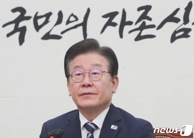 (서울=뉴스1) 허경 기자 = 이재명 더불어민주당 대표가 29일 서울 여의도 국회에서 열린 최고위원회의에 참석하고 있다. 2023.3.29/뉴스1 Copyright (C) 뉴스1. All rights reserved. 무단 전재 및 재배포 금지.