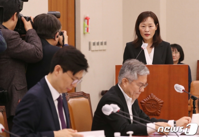 (서울=뉴스1) 임세영 기자 = 정정미 헌법재판관 후보자가 29일 오전 서울 여의도 국회 법제사법위원회에서 열린 인사청문회에서 모두발언을 하고 있다. 2023.3.29/뉴스1 Copyright (C) 뉴스1. All rights reserved. 무단 전재 및 재배포 금지.