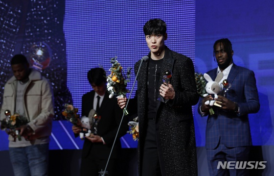 서울 SK 김선형(가운데)이 베스트5도 차지했다. /사진=뉴시스 제공