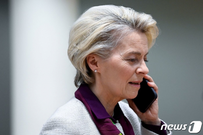 ( AFP=1) 쵿  = 츣ٶ ̿ EU  24(ð) ⿡  EU ο  EU ȸǿ  ȭ ϰ ִ.    AFP=1  Copyright (C) 1. All rights reserved.     .