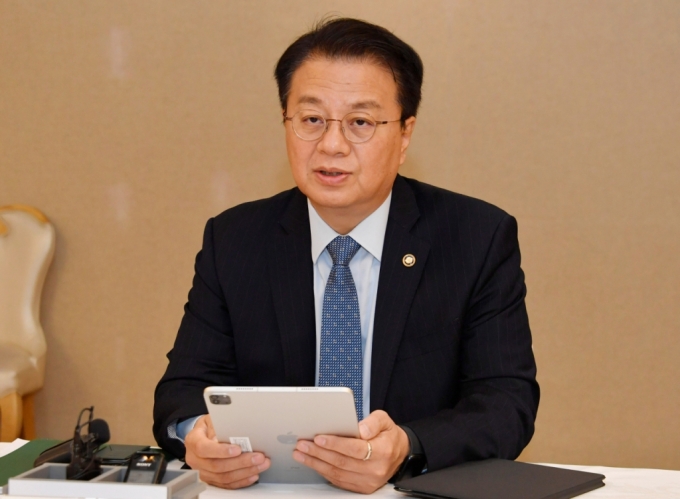 방기선 기획재정부 차관이 31일 서울 종로구 정부서울청사에서 열린 '제20차 비상경제차관회의'를 주재, 모두발언을 하고 있다./사진제공=기획재정부