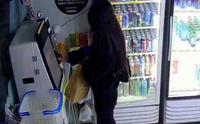 지난 28일 밤. 사장의 실수로 10분의 1 가격으로 무인 결제기에 등록한 물건을 스스로 제값에 구매해 간 무인점포 고객 /사진= 자영업자 커뮤니티 '아프니까 사장이다'