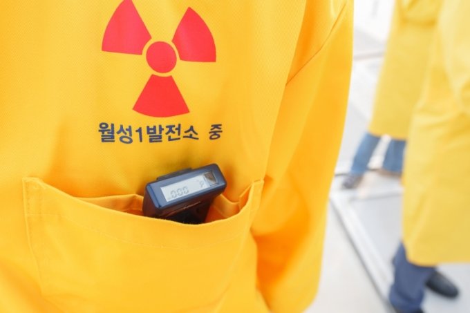 사용후핵연료 저장시설 위에서 찍은 방사선 선량계 수치. /사진제공=한국수력원자력