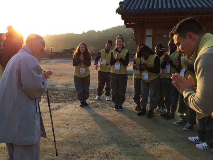한국 여행시 템플스테이 체험을 했던 데모크라시 프렙 공립학교 학생들/사진=Democracy Prep Public Schools 홈페이지