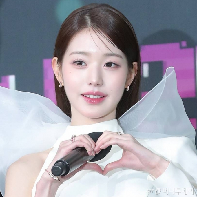 "동생 못지않은 미모"…'장원영 언니' 장다아, 배우로 데뷔 - 머니투데이