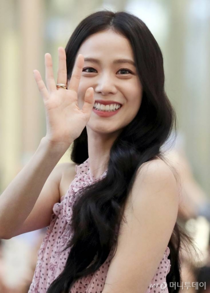 블랙핑크 지수 英차트서 제니 넘었다…BTS 지민은 2주째 최상위권 - 머니투데이