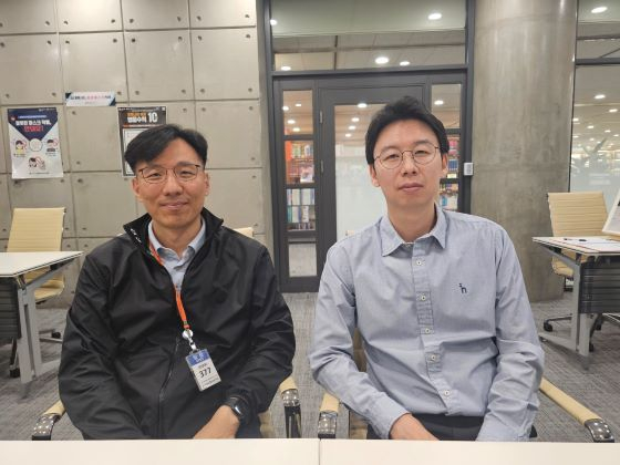 (왼쪽부터)박승 에이앰알랩스 대표, 문용혁 ETRI 초지능 창의연구소 책임연구원/사진=류준영 기자