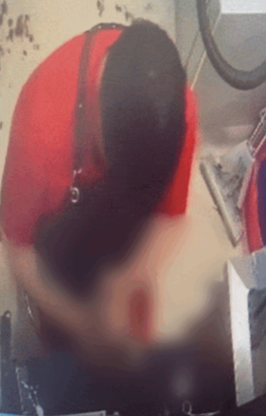 ¹Ì¿ë»ç°¡ °³¸¦ ¹Ì¿ëÇÏ´Ù ¸ñÀ» Áã¾î Æ®´Â°ÍÀ¸·Î ÀǽɵǴ ¸ð½ÀÀÌ µ¿¹°º´¿ø CCTV¿¡ Æ÷ÂøµÆ´Ù. /»çÁø=µ¿¹°´Üü Äɾî ÀνºÅ¸±×·¥