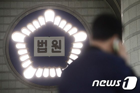 전처 머리채 잡고 폭행…말리던 13살 아들 팔까지 깨문 아빠