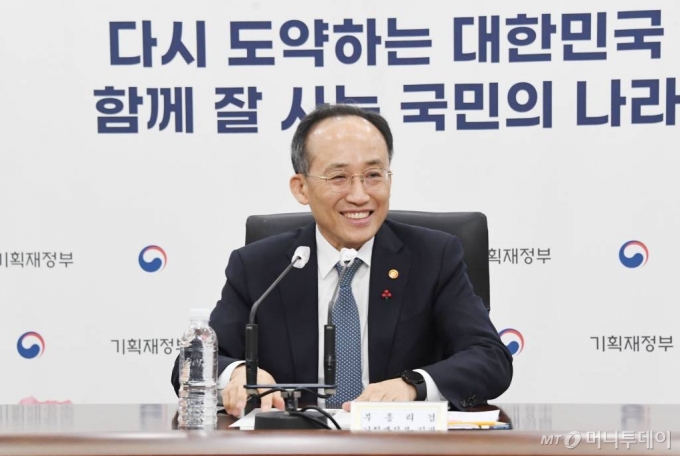 추경호 부총리 겸 기획재정부 장관이 11일 정부세종청사에서 열린 기재부 산하 통계청 및 관세청에 대한 업무보고에 참석했다./사진=기획재정부