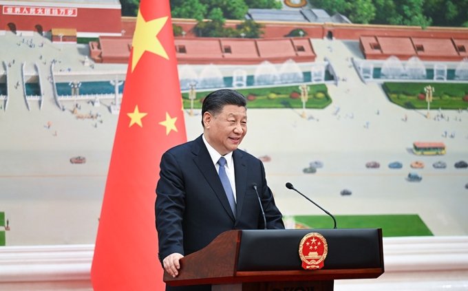 시진핑 중국 국가주석이 24일 베이징 인민대회당에서 주중 대사들을 만나 협력 방안을 논의하고 있다. / 사진 = 인민일보