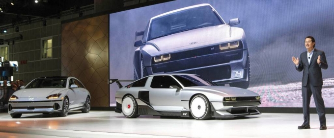 [=ý] 17(ð) ̱ LA  (Los Angeles Convention Center)  &#039;2022 LA (2022 Los Angeles Auto Show)&#039;  ۷ιְå ȣ (Jose Munoz)  &#039;̿ 6&#039; &#039;N Vision 74&#039; Ұϰ ִ. (=ڵ ) 2022.11.18. *Ǹ  DB 