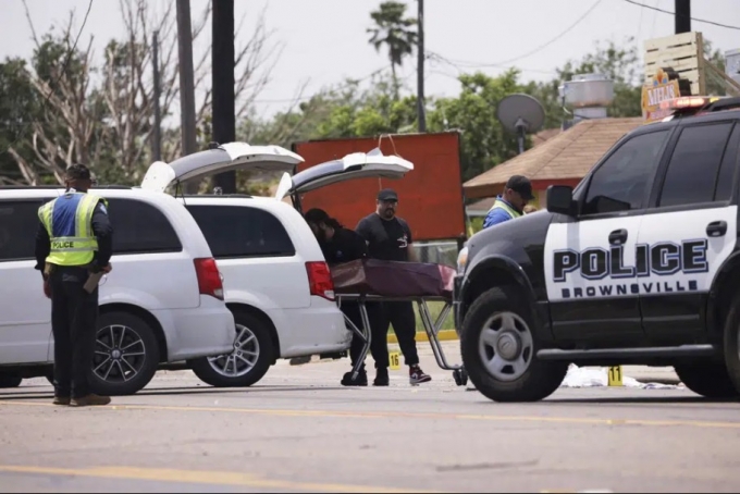 미국 텍사스의 한 버스 정류장에서 SUV(스포츠유틸리티차량)가 사람을 들이받아 최소 7명이 숨지고 12명이 다쳤다. /사진=AP
