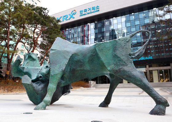 한국거래소 서울 사옥의 '소와곰상'. /사진=뉴스1.
