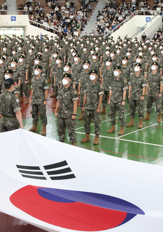 평일 휴대전화 허용시간 4배로…전체 병사 20% 시범 적용 - 머니투데이 평일 휴대전화 허용시간 4배로…전체 병사 20% 시범 적용 - 머니투데이
