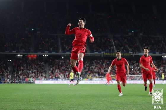 한국 축구대표팀. 맨 왼쪽이 캡틴 손흥민. /사진=대한축구협회 제공