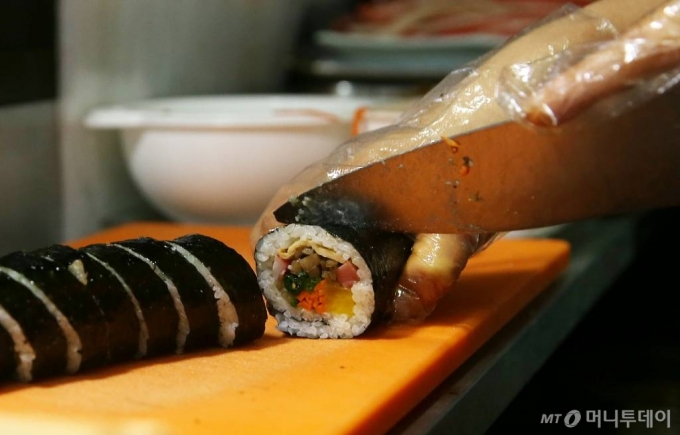 270명 식중독…분당 김밥집 피해자들 2년 만에 위자료 받는다 - 머니투데이 270명 식중독…분당 김밥집 피해자들 2년 만에 위자료 받는다 - 머니투데이