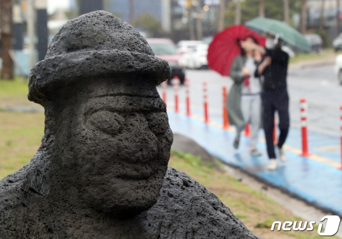 내일 날씨] 비 오전 중 대부분 그쳐…서울 낮 28도까지↑ - 머니투데이