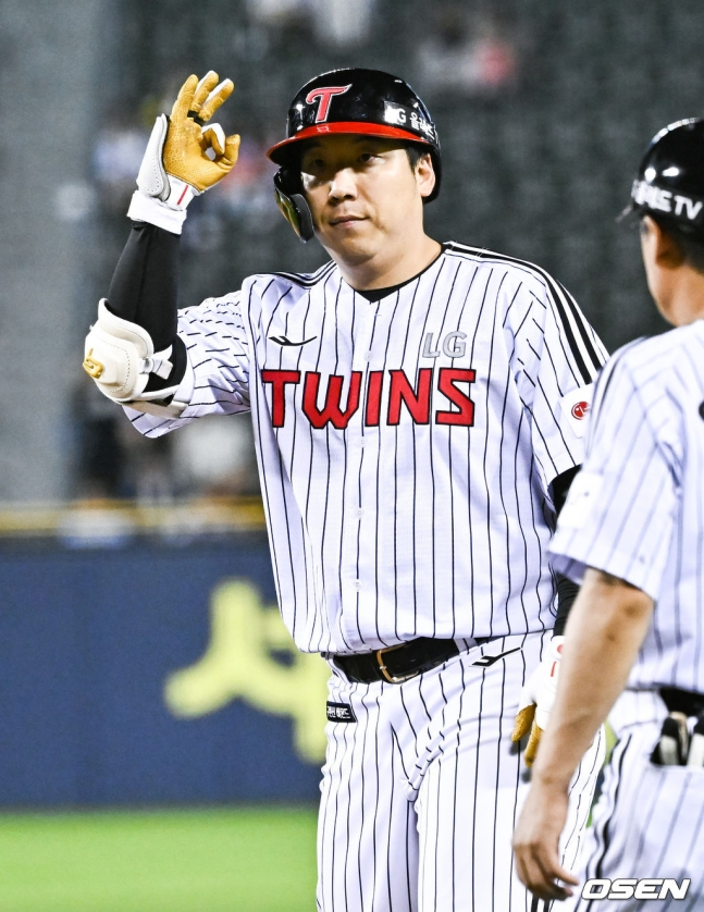 LG 박해민↔권영철 심판과 충돌 설전+KBO 또 오심 인정' LG-한화 연장 12회 혈투 끝에 1-1 무승부... LG 공동 1위 - 머니투데이 Lg 박해민↔권영철 심판과 충돌 설전+Kbo 또 오심 인정' Lg-한화 연장 12회 혈투 끝에 1-1 무승부... Lg 공동 1위 - 머니투데이