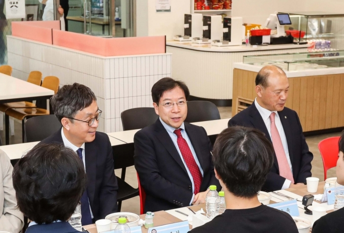 GH '천원의 아침밥' 확산 기여...경희대에 지원금 전달 - 머니투데이 Gh '천원의 아침밥' 확산 기여...경희대에 지원금 전달 - 머니투데이