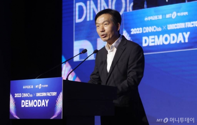 정희경 머니투데이 대표가 23일 서울 중구 우리은행 본점에서 열린 '2023 디노랩-유니콘팩토리 공동 데모데이' 에서 축사를 하고 있다. /사진=김휘선 기자 hwijpg@