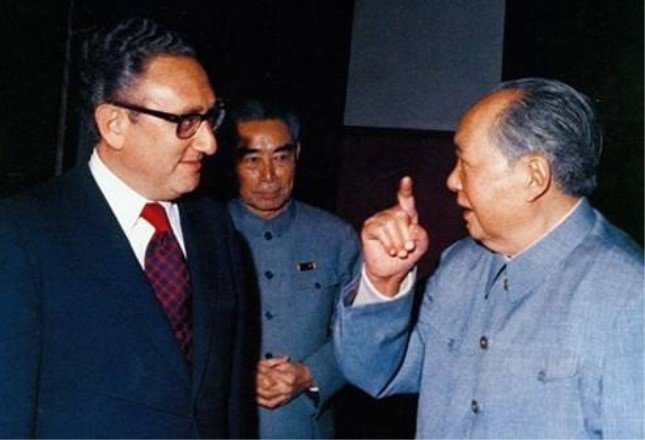 1973년 좌측부터 헨리 키신저, 저우언라이, 마오쩌둥/사진=중국 인터넷